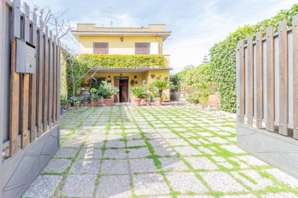 appartamento in vendita ad Albano Laziale in zona Cecchina