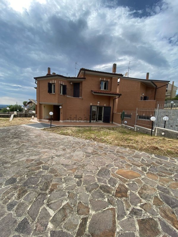 pentavano in vendita ad Albano Laziale