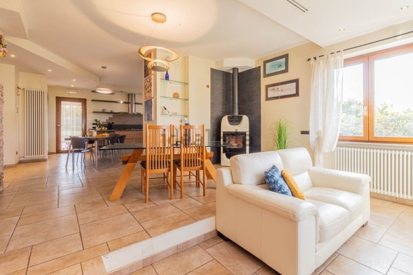 casa indipendente in vendita ad Albano Laziale