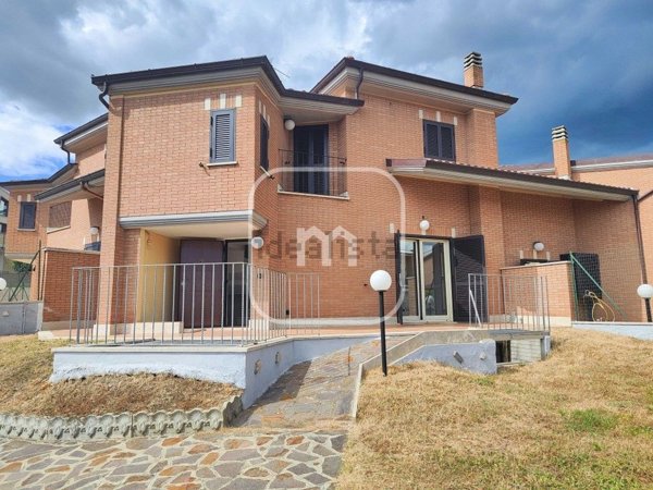 casa indipendente in vendita ad Albano Laziale