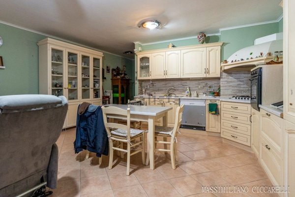 casa indipendente in vendita ad Albano Laziale in zona Cecchina