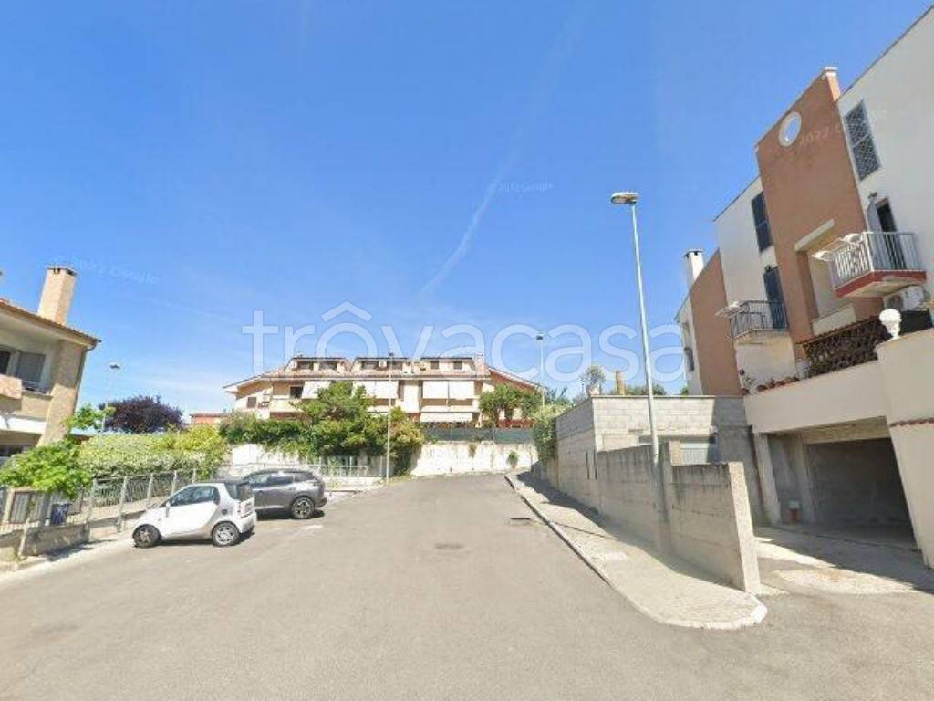 casa indipendente in vendita ad Albano Laziale in zona Cecchina