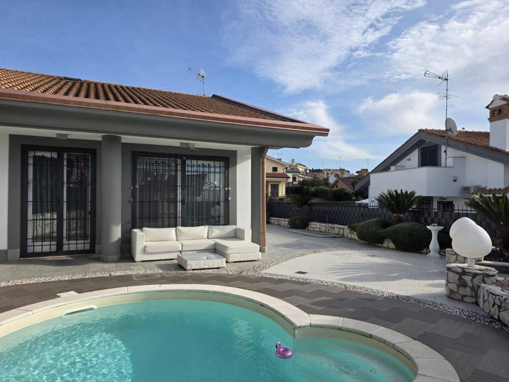 casa indipendente in vendita ad Albano Laziale in zona Cecchina