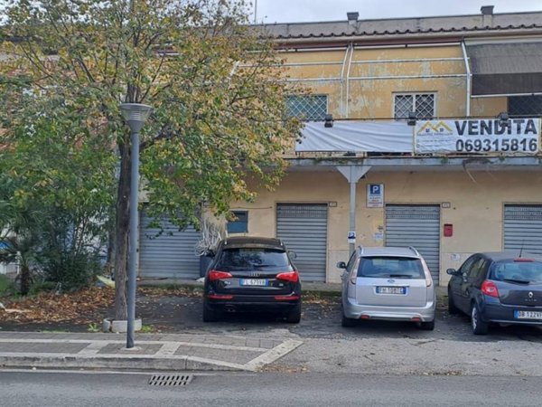 appartamento in vendita ad Albano Laziale in zona Pavona