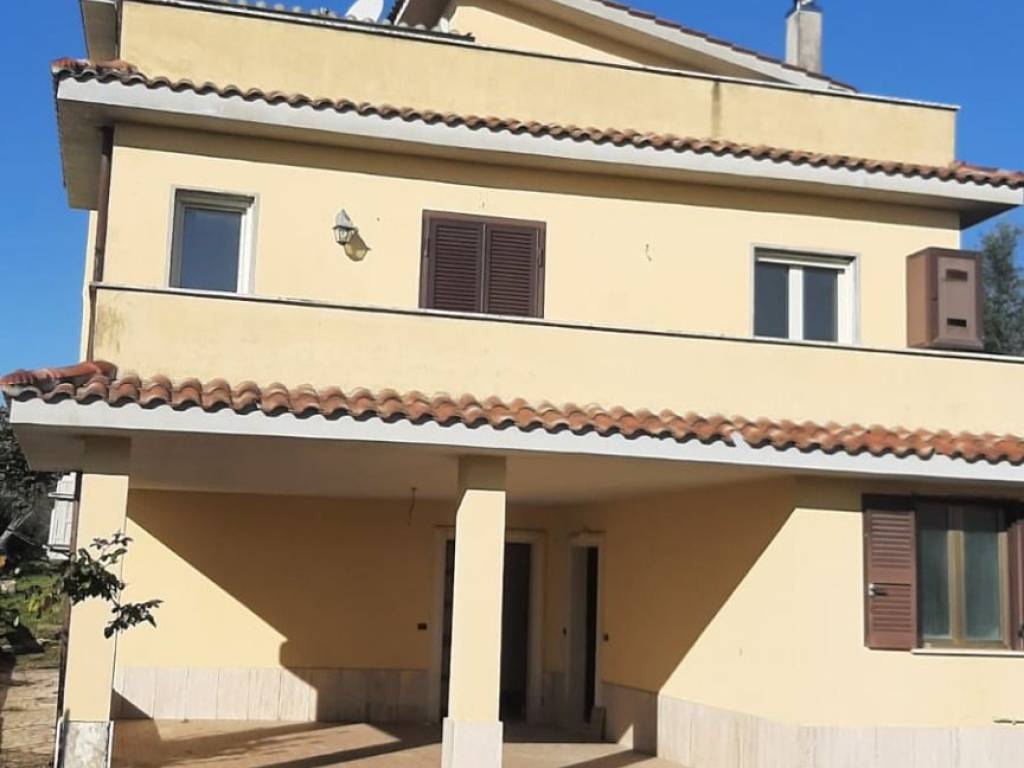 casa indipendente in vendita ad Albano Laziale in zona Cecchina