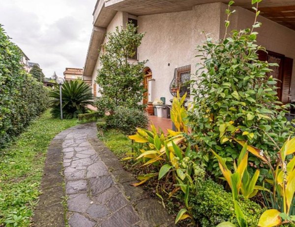 casa indipendente in vendita ad Albano Laziale in zona Cecchina
