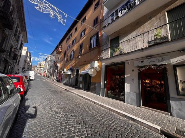 negozio in vendita ad Albano Laziale