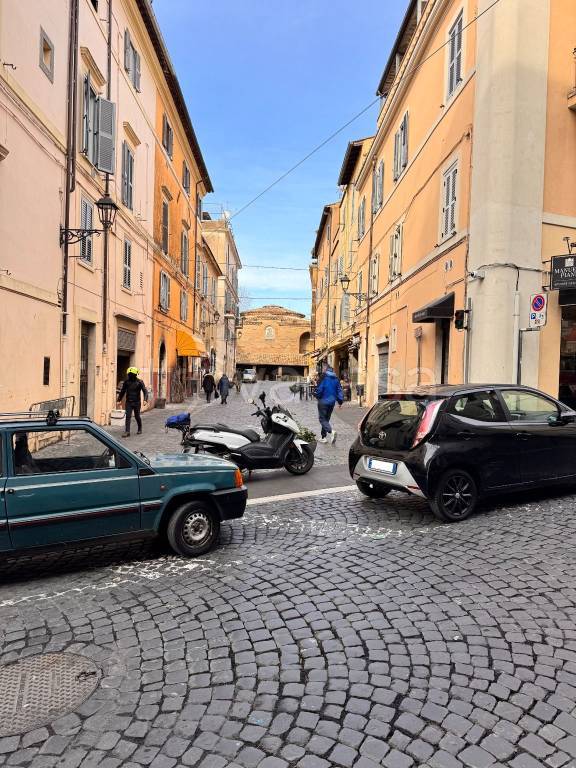 negozio in vendita ad Albano Laziale