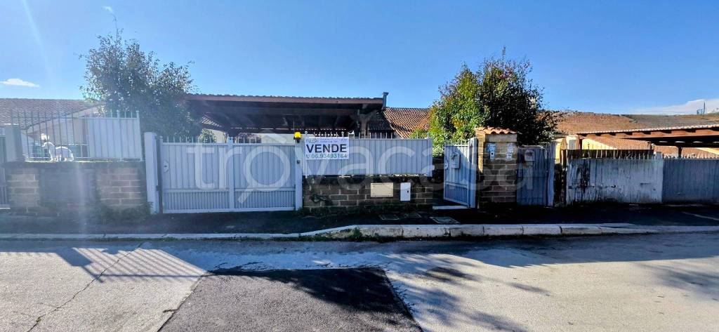 casa indipendente in vendita ad Albano Laziale in zona Cecchina