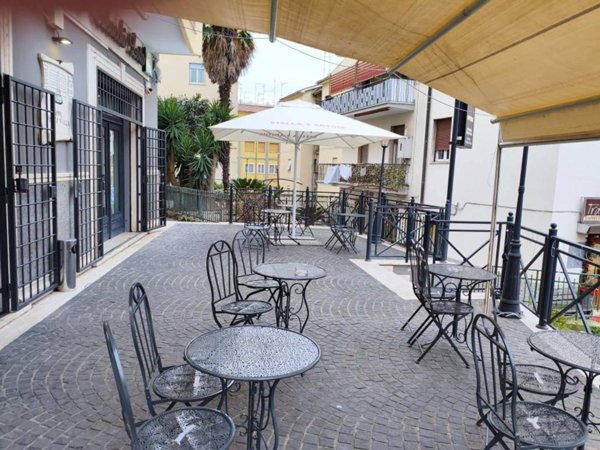 negozio in vendita ad Albano Laziale