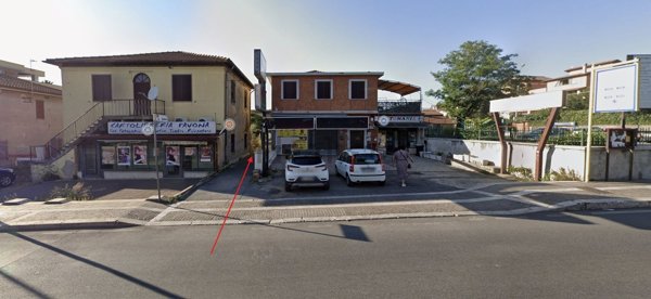 locale commerciale in vendita ad Albano Laziale in zona Pavona