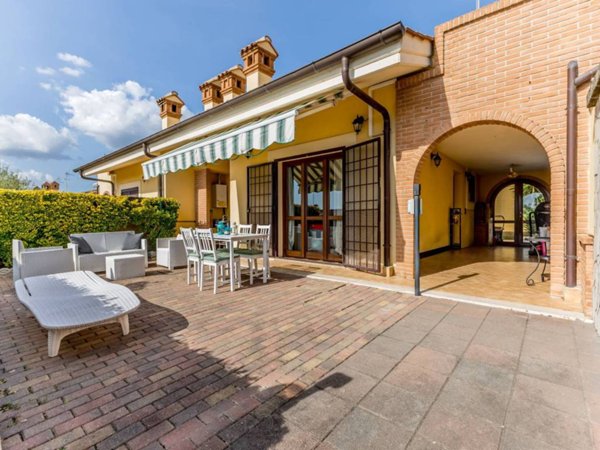 casa indipendente in vendita ad Albano Laziale in zona Cecchina