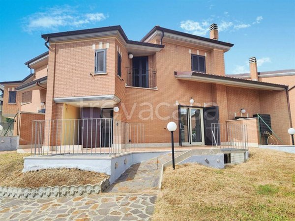 appartamento in vendita ad Albano Laziale in zona Pavona