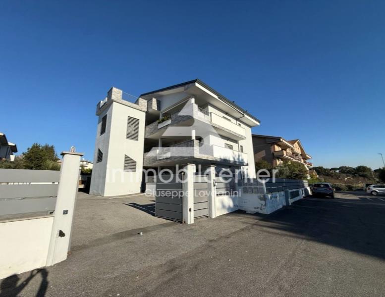 appartamento in vendita ad Albano Laziale in zona Cecchina