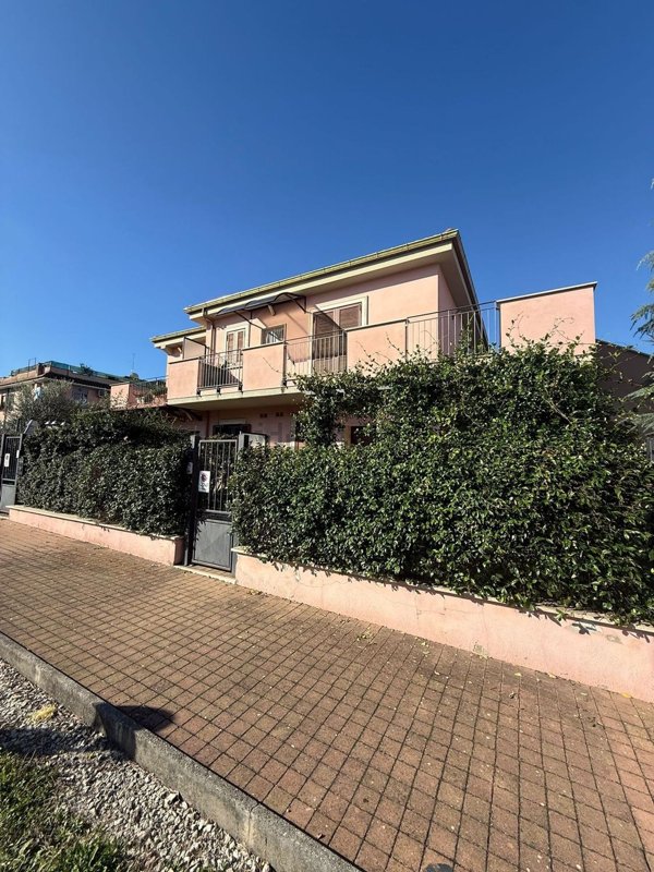 appartamento in vendita ad Albano Laziale in zona Pavona