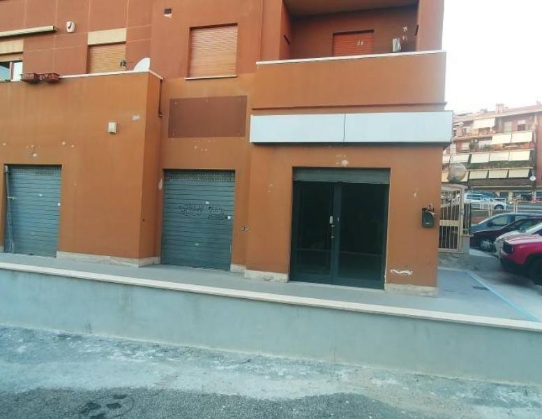 negozio in vendita ad Albano Laziale