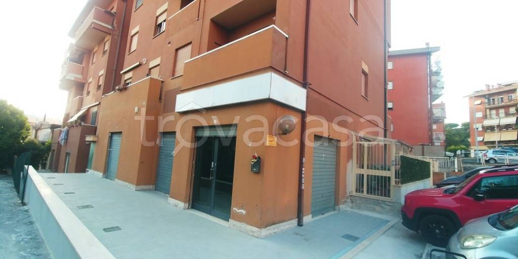 negozio in vendita ad Albano Laziale