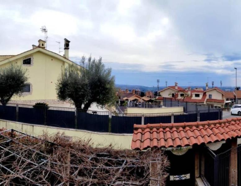 casa indipendente in vendita ad Albano Laziale in zona Cecchina
