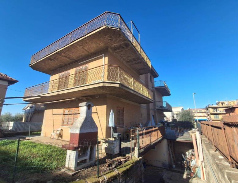 casa indipendente in vendita ad Albano Laziale