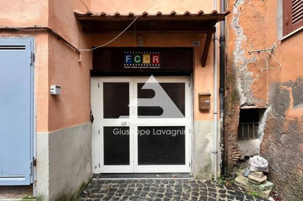 locale commerciale in vendita ad Albano Laziale