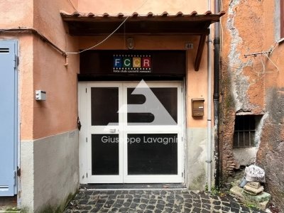 locale commerciale in vendita ad Albano Laziale