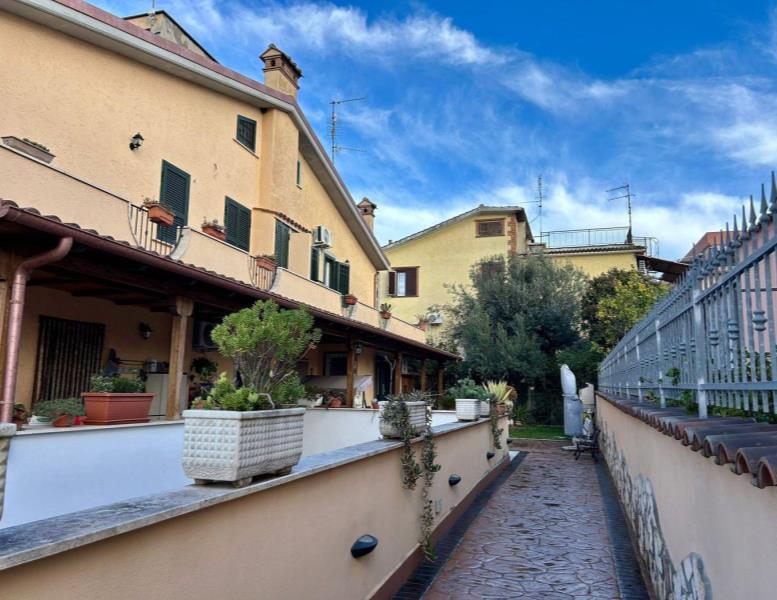 casa indipendente in vendita ad Albano Laziale in zona Cecchina