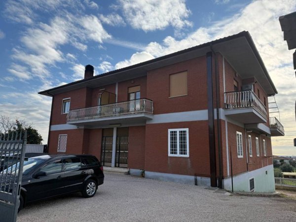 appartamento in vendita ad Albano Laziale in zona Cecchina