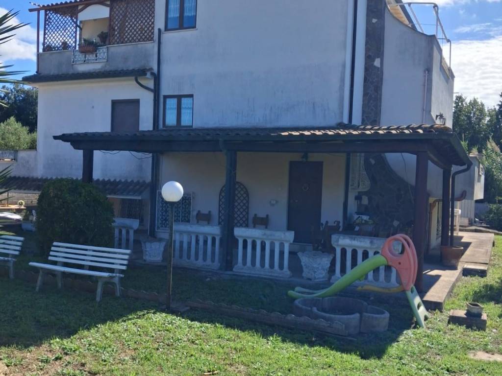 appartamento in vendita ad Albano Laziale in zona Cecchina