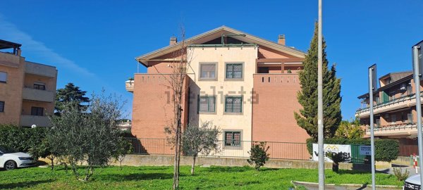 appartamento in vendita ad Albano Laziale in zona Pavona
