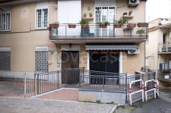 negozio in vendita ad Albano Laziale