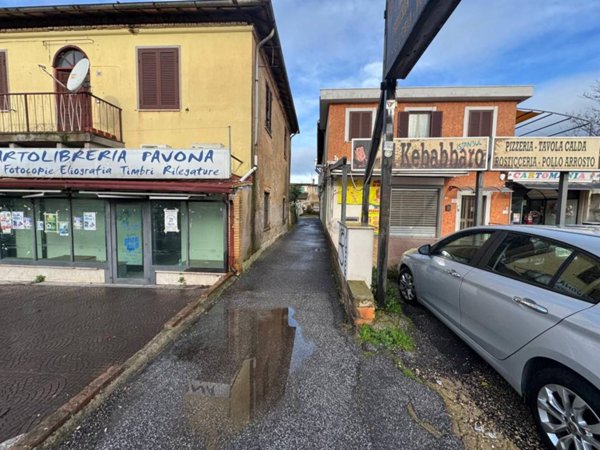 negozio in vendita ad Albano Laziale in zona Pavona