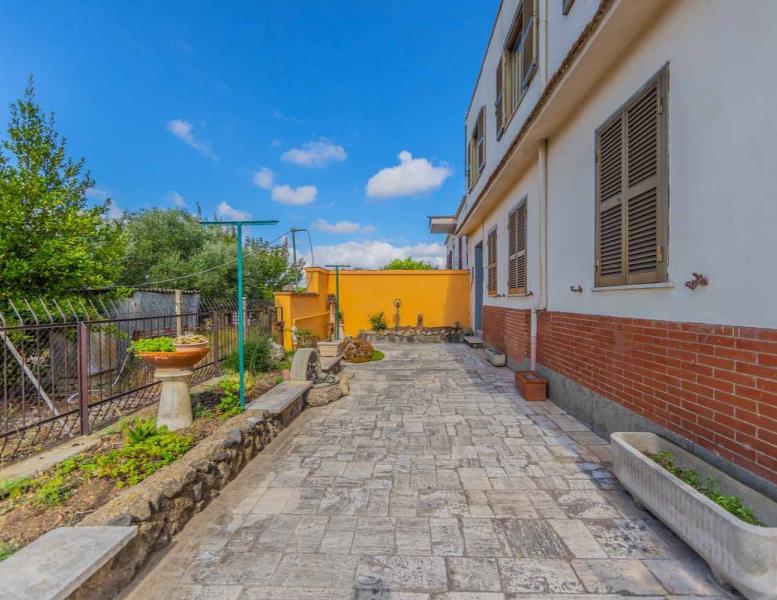 casa indipendente in vendita ad Albano Laziale in zona Cecchina