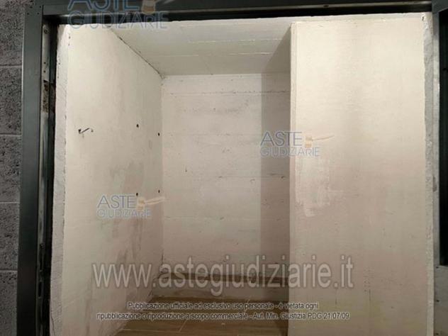 locale commerciale in vendita ad Albano Laziale