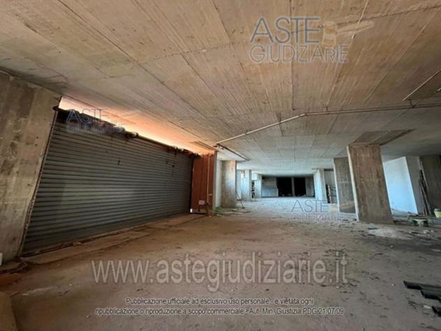 locale commerciale in vendita ad Albano Laziale