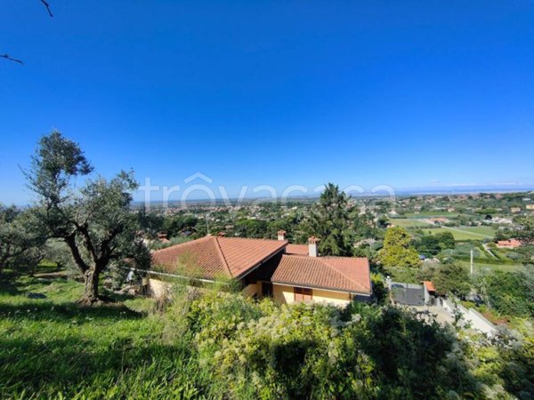 casa indipendente in vendita ad Albano Laziale in zona Pavona