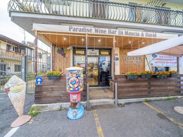 negozio in vendita ad Albano Laziale in zona Cecchina