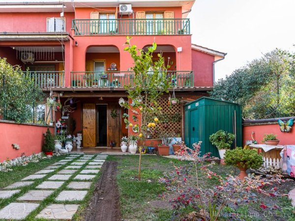 casa indipendente in vendita ad Albano Laziale in zona Cecchina