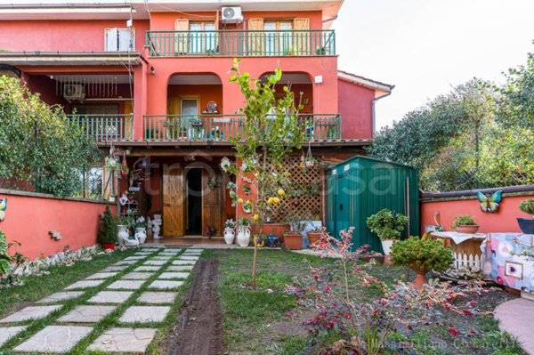 casa indipendente in vendita ad Albano Laziale in zona Cecchina