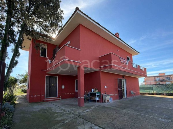 casa indipendente in vendita ad Albano Laziale in zona Pavona