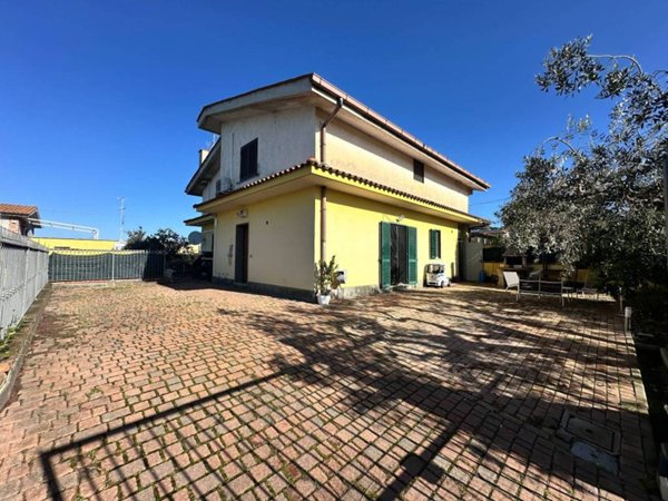 casa indipendente in vendita ad Albano Laziale in zona Cecchina