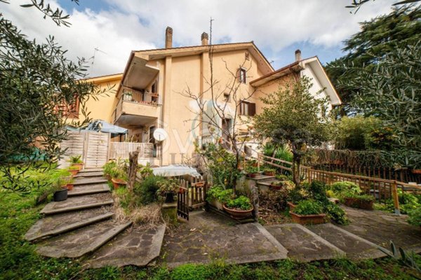 casa indipendente in vendita ad Albano Laziale