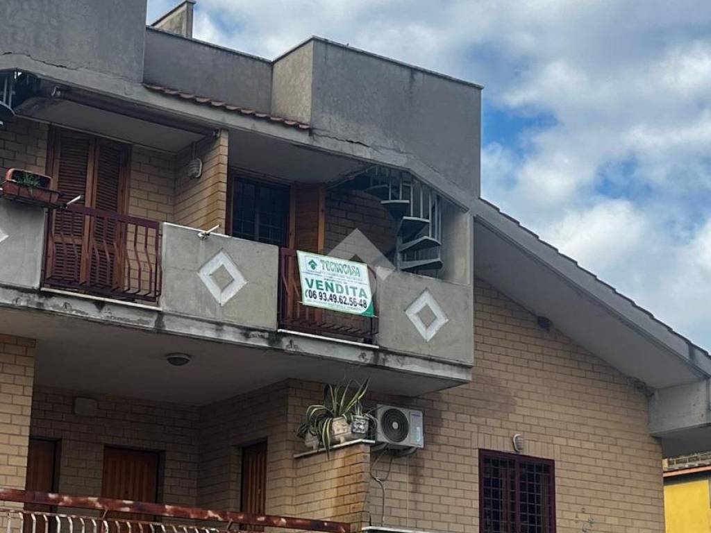 appartamento in vendita ad Albano Laziale in zona Cecchina