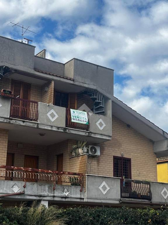 appartamento in vendita ad Albano Laziale in zona Cecchina