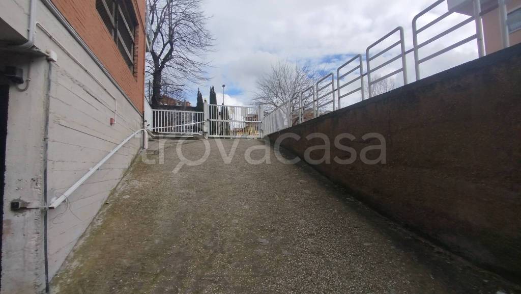 locale commerciale in vendita ad Albano Laziale