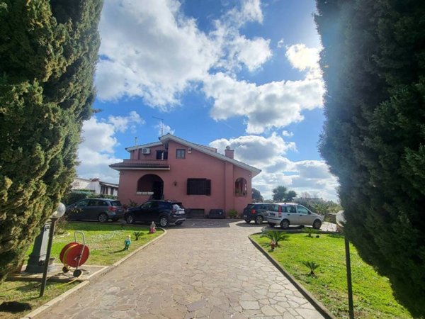 casa indipendente in vendita ad Albano Laziale