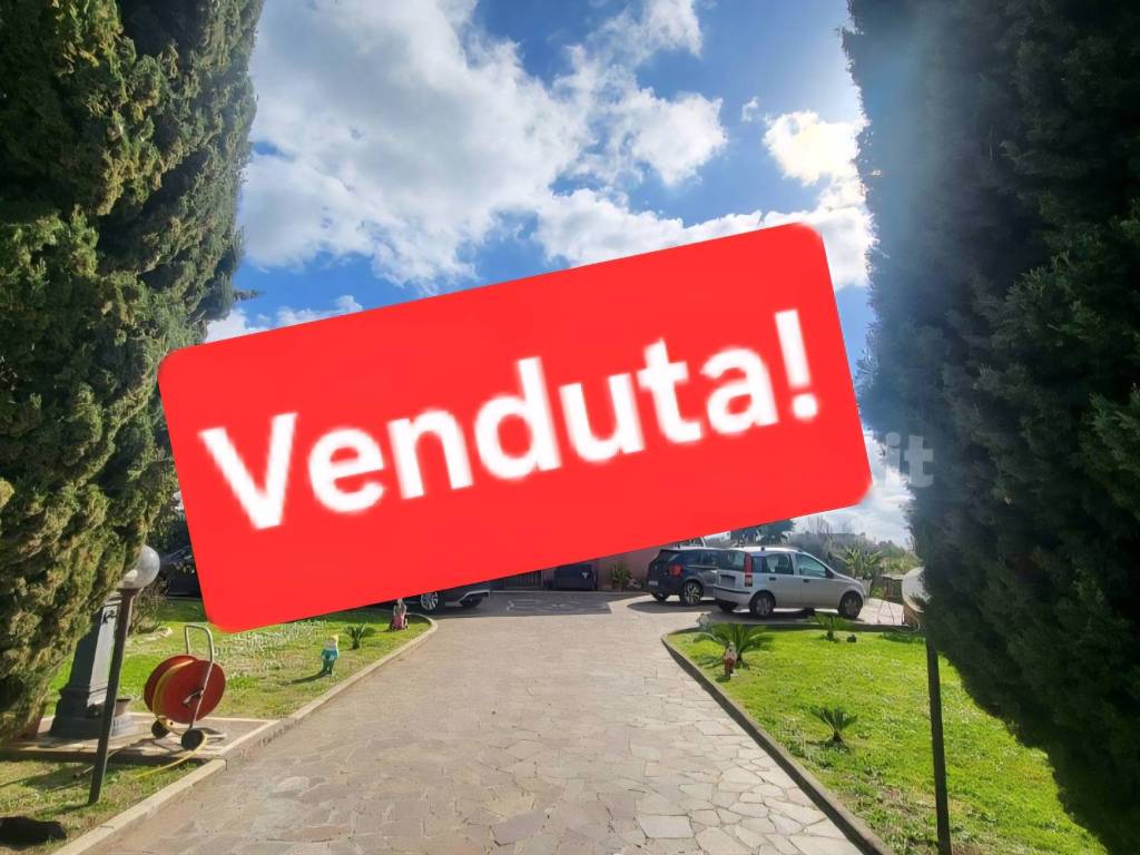 casa indipendente in vendita ad Albano Laziale in zona Cecchina