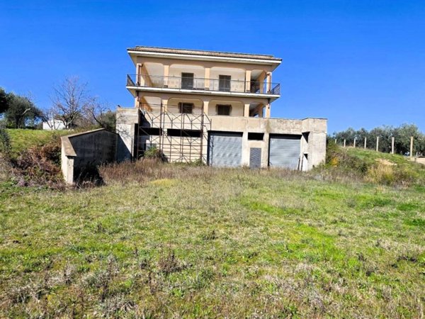 appartamento in vendita ad Albano Laziale in zona Cecchina