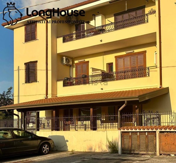 appartamento in vendita ad Albano Laziale in zona Pavona