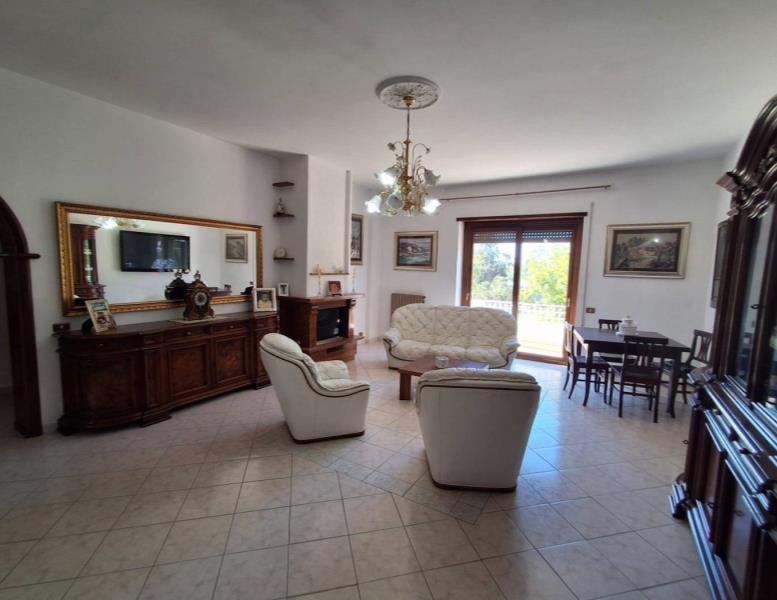 appartamento in vendita ad Albano Laziale in zona Cecchina