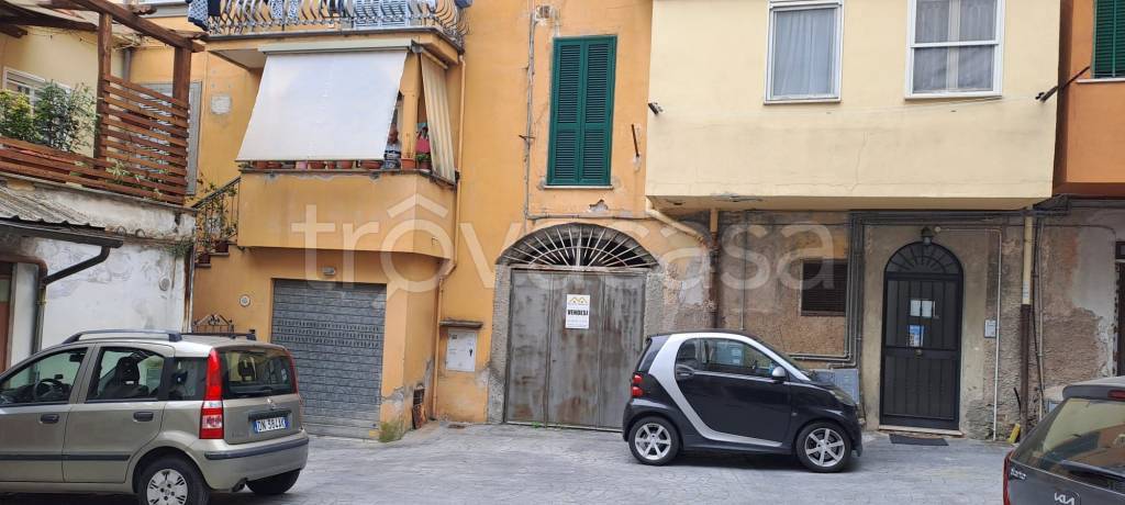 locale commerciale in vendita ad Albano Laziale